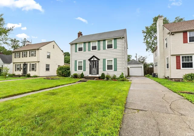 Photo 2 of Sale Pending at 220 W Fleming Ave, Fort Wayne, IN 46807 | MLS# 202632976 | Listing updated on 2026-09-21