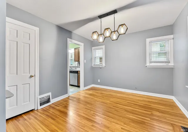 Photo 3 of Sale Pending at 220 W Fleming Ave, Fort Wayne, IN 46807 | MLS# 202632976 | Listing updated on 2026-09-21