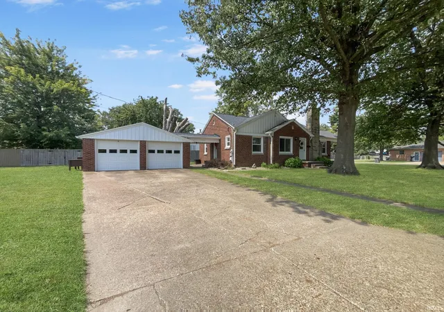 Photo 4 of Sale Pending at 501 Vann Ave, Evansville, IN 47714 | MLS# 202632984 | Listing updated on 2026-08-17