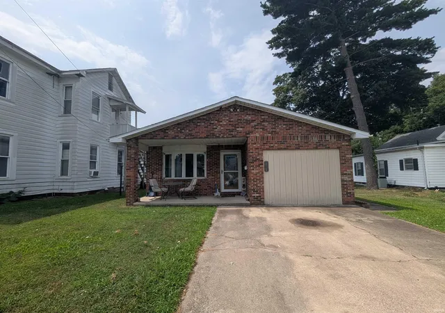 Photo 1 of Sale Pending at 825 Seminary St, Vincennes, IN 47591 | MLS# 202633002 | Listing updated on 2026-08-18