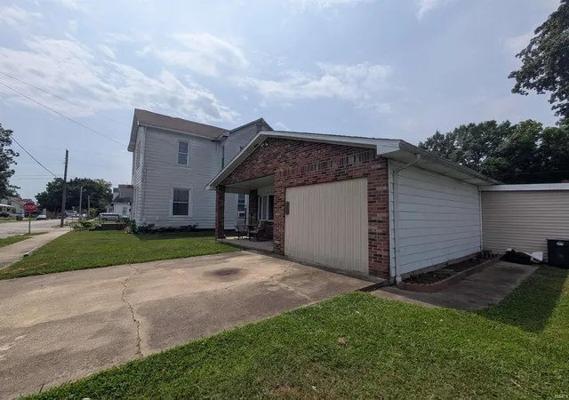 Photo 3 of Sale Pending at 825 Seminary St, Vincennes, IN 47591 | MLS# 202633002 | Listing updated on 2026-08-18