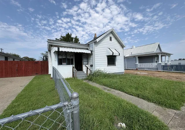 Photo 3 of Manufactured home for sale at 433 S Evans Ave, Evansville, IN 47713 | MLS# 202633004 | Listing updated on 2026-08-13