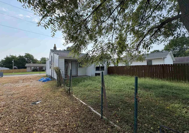 Photo 3 of Manufactured home for sale at 433 S Evans Ave, Evansville, IN 47713 | MLS# 202633004 | Listing updated on 2026-09-22