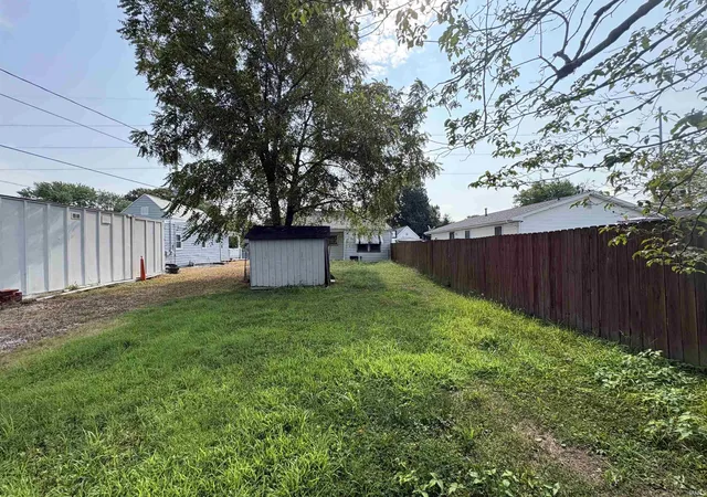 Photo 4 of Manufactured home for sale at 433 S Evans Ave, Evansville, IN 47713 | MLS# 202633004 | Listing updated on 2026-09-22