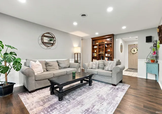 Photo 4 of Sale Pending at 3906 Windswept Dr, Fort Wayne, IN 46815 | MLS# 202633011 | Listing updated on 2026-08-17