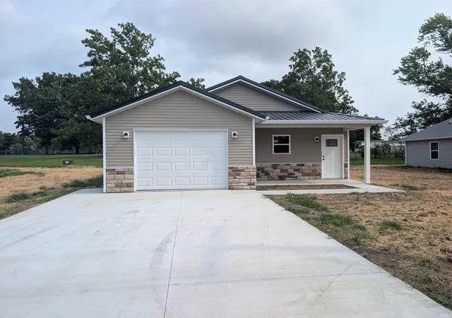 Photo 1 of Manufactured home for sale at 1002 Greenwood St, Washington, IN 47501 | MLS# 202633020 | Listing updated on 2026-08-13