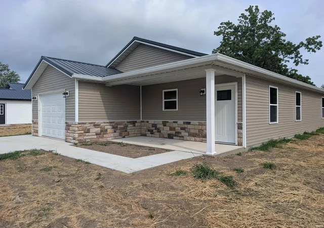 Photo 2 of Manufactured home for sale at 1002 Greenwood St, Washington, IN 47501 | MLS# 202633020 | Listing updated on 2026-08-13