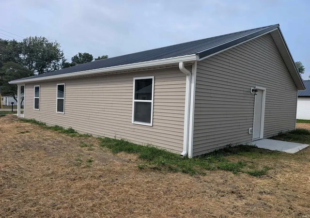 Photo 2 of Manufactured home for sale at 1002 Greenwood St, Washington, IN 47501 | MLS# 202633020 | Listing updated on 2026-08-13