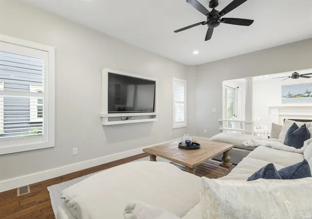 Photo 3 of Sale Pending at 1122 Burns St, South Bend, IN 46617 | MLS# 202633032 | Listing updated on 2026-08-17