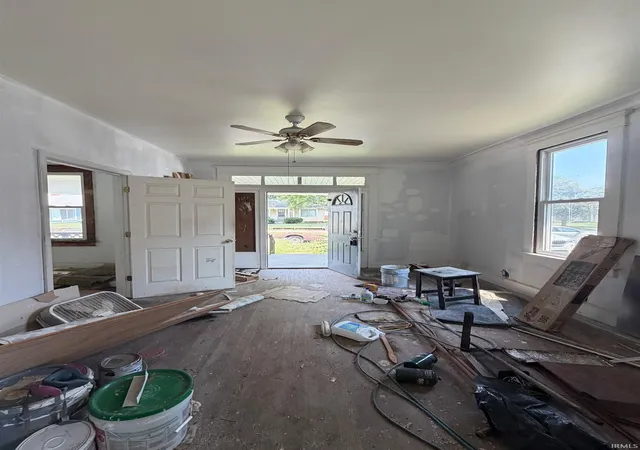 Photo 3 of Sale Pending at 861 Covert Ave, Evansville, IN 47713 | MLS# 202633048 | Listing updated on 2026-09-11