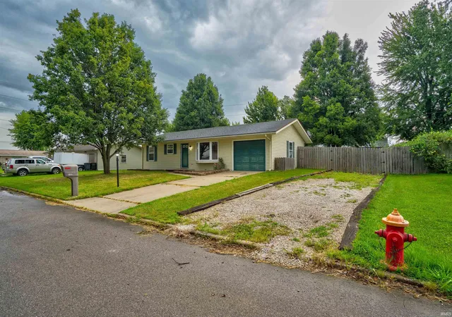Photo 3 of Sale Pending at 1850 Westwood Dr, Mount Vernon, IN 47620 | MLS# 202633078 | Listing updated on 2026-09-11