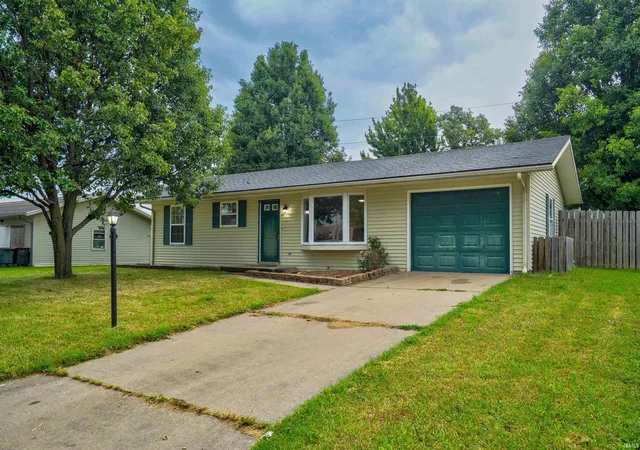 Photo 3 of Sale Pending at 1850 Westwood Dr, Mount Vernon, IN 47620 | MLS# 202633078 | Listing updated on 2026-09-11