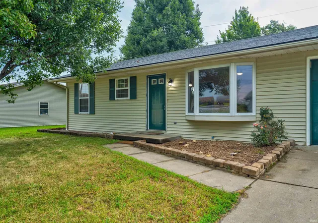 Photo 4 of Sale Pending at 1850 Westwood Dr, Mount Vernon, IN 47620 | MLS# 202633078 | Listing updated on 2026-09-11