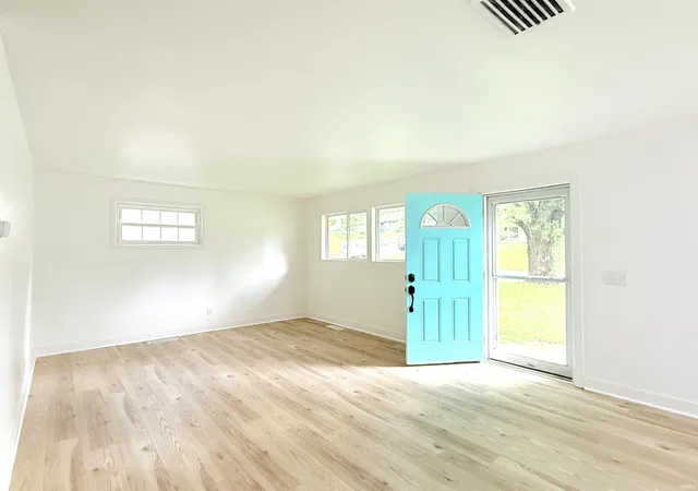 Photo 2 of Manufactured home for sale at 3011 S Koldyke Dr, Marion, IN 46953 | MLS# 202633099 | Listing updated on 2026-09-19