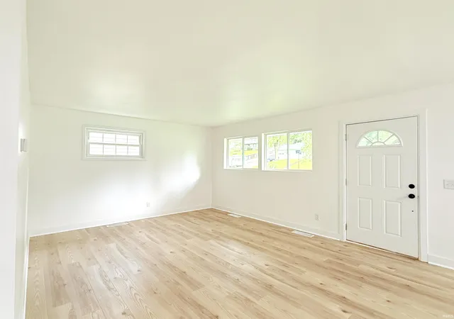 Photo 3 of Manufactured home for sale at 3011 S Koldyke Dr, Marion, IN 46953 | MLS# 202633099 | Listing updated on 2026-09-19