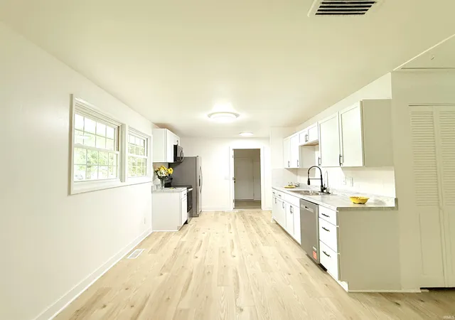 Photo 3 of Manufactured home for sale at 3011 S Koldyke Dr, Marion, IN 46953 | MLS# 202633099 | Listing updated on 2026-09-19