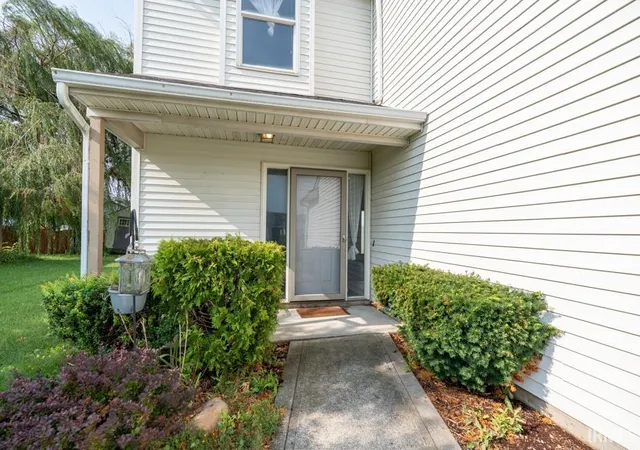 Photo 2 of Manufactured home for sale at 516 Brairfield Dr, Fort Wayne, IN 46825 | MLS# 202633100 | Listing updated on 2026-08-14