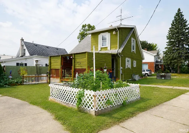 Photo 3 of Sale Pending at 902 Bruce St, South Bend, IN 46613 | MLS# 202633106 | Listing updated on 2026-08-20