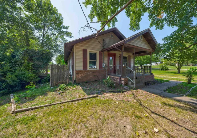 Photo 2 of Sale Pending at 210 S East St, Oakland City, IN 47660 | MLS# 202633108 | Listing updated on 2026-09-04