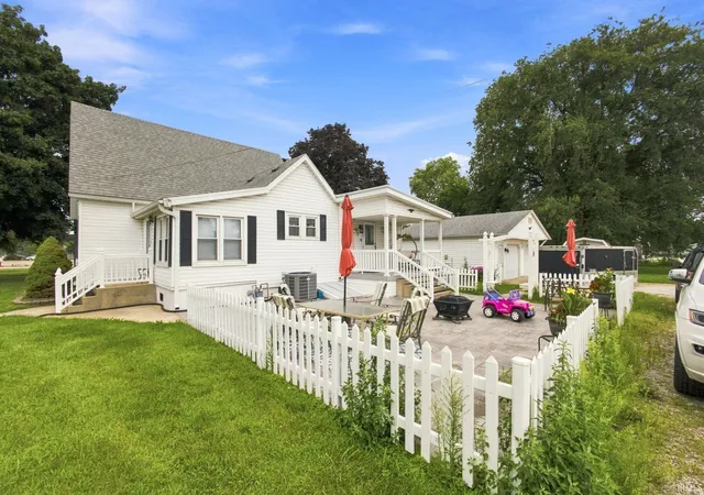 Photo 3 of Manufactured home for sale at 1017 N Weston St, Rensselaer, IN 47978 | MLS# 202633121 | Listing updated on 2026-09-10