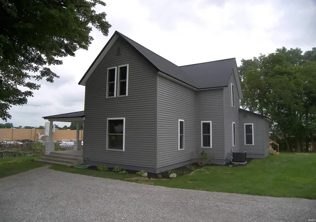 Photo 3 of Manufactured home for sale at 204 S Syracuse Webster Rd, Syracuse, IN 46567 | MLS# 202633122 | Listing updated on 2026-10-06