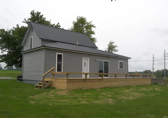 Photo 3 of Manufactured home for sale at 204 S Syracuse Webster Rd, Syracuse, IN 46567 | MLS# 202633122 | Listing updated on 2026-10-06