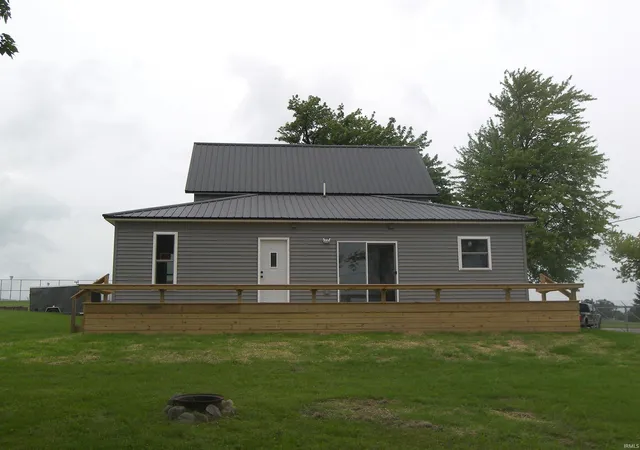 Photo 4 of Manufactured home for sale at 204 S Syracuse Webster Rd, Syracuse, IN 46567 | MLS# 202633122 | Listing updated on 2026-10-06
