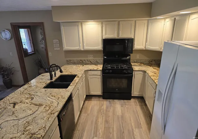 Photo 3 of Manufactured home for sale at 827 Foxbriar Ln, Goshen, IN 46526 | MLS# 202633126 | Listing updated on 2026-08-19
