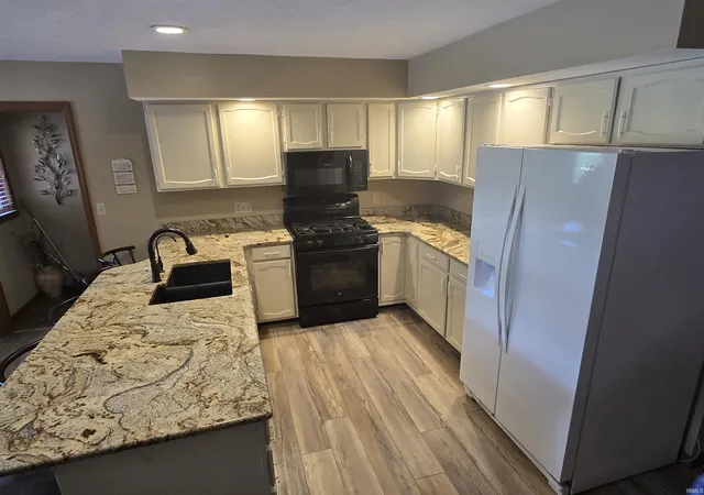 Photo 4 of Manufactured home for sale at 827 Foxbriar Ln, Goshen, IN 46526 | MLS# 202633126 | Listing updated on 2026-08-19