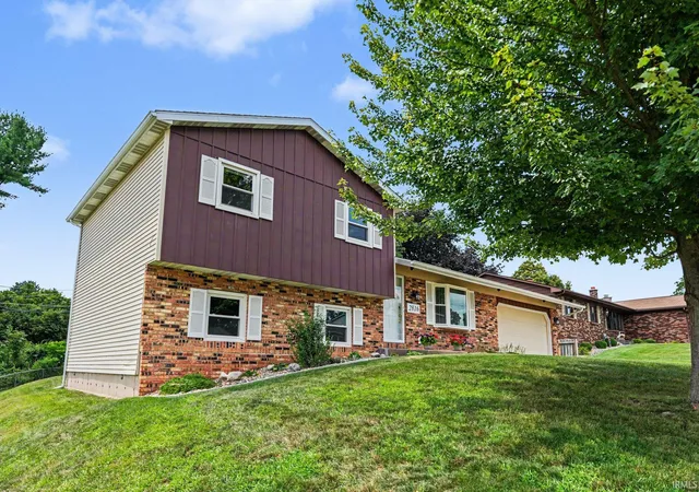 Photo 3 of Manufactured home for sale at 2816 Council Oak Dr, South Bend, IN 46628 | MLS# 202633179 | Listing updated on 2026-09-21
