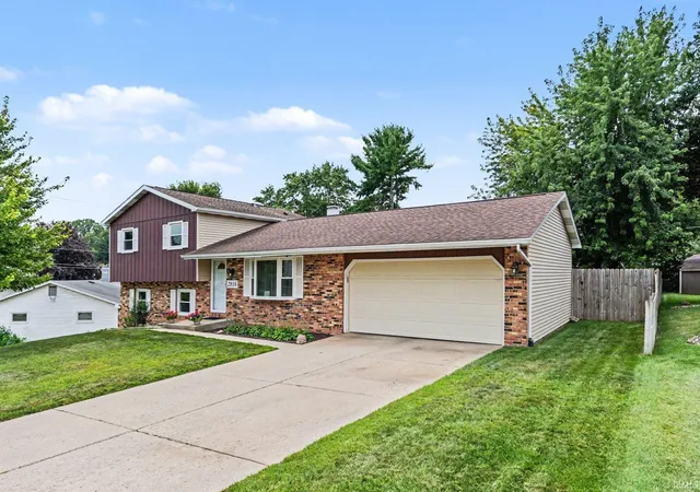 Photo 3 of Manufactured home for sale at 2816 Council Oak Dr, South Bend, IN 46628 | MLS# 202633179 | Listing updated on 2026-10-16