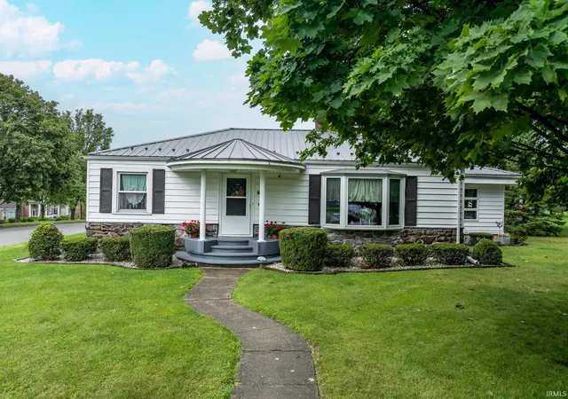 Manufactured home for sale at 20 Parkway Dr, Wabash, IN 46992 | MLS# 202633189