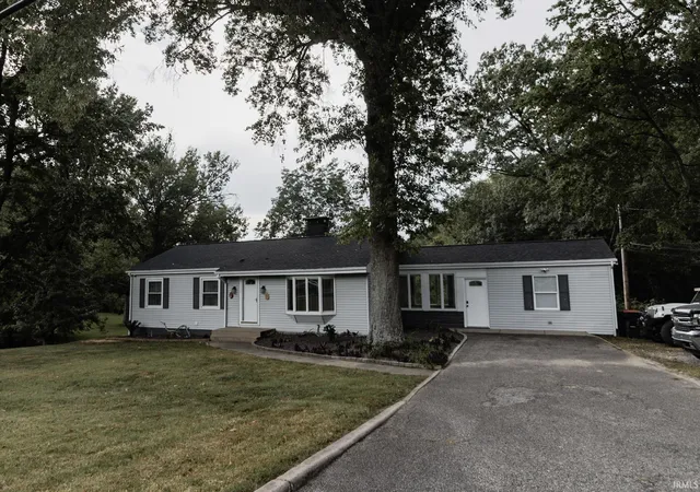 Photo 2 of Manufactured home for sale at 8400 Old State Rd, Evansville, IN 47710 | MLS# 202633192 | Listing updated on 2026-09-13