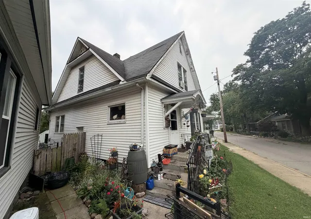 Photo 2 of Manufactured home for sale at 313 S Shore Ave, Elkhart, IN 46516 | MLS# 202633202 | Listing updated on 2026-09-05