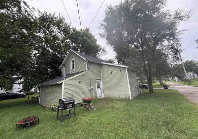 Photo 2 of Manufactured home for sale at 412 W Washington St, Elkhart, IN 46516 | MLS# 202633205 | Listing updated on 2026-09-01