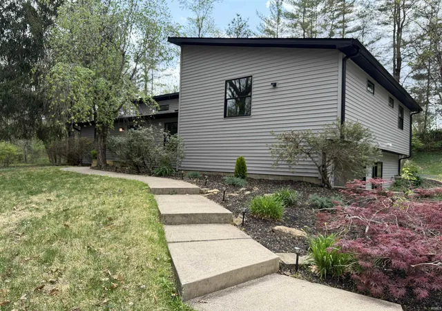 Photo 2 of Manufactured home for sale at 4620 S Woodbine Dr, Bloomington, IN 47403 | MLS# 202633212 | Listing updated on 2026-09-16