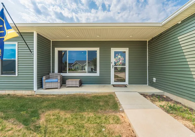 Photo 3 of Manufactured home for sale at 7503 W Upland Dr, Bloomington, IN 47404 | MLS# 202633218 | Listing updated on 2026-09-18