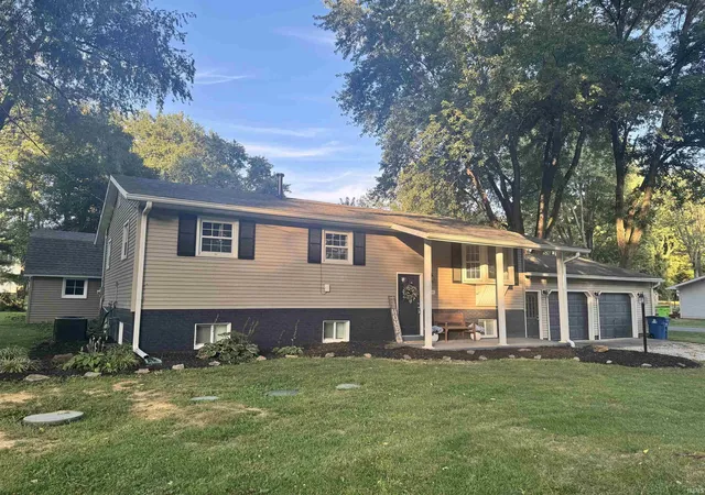 Photo 1 of Sale Pending at 906 N Hillcrest Rd, Vincennes, IN 47591 | MLS# 202633223 | Listing updated on 2026-09-28