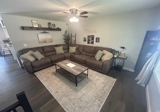 Photo 2 of Sale Pending at 906 N Hillcrest Rd, Vincennes, IN 47591 | MLS# 202633223 | Listing updated on 2026-09-28