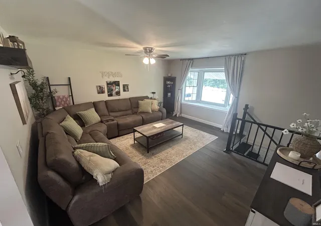 Photo 3 of Sale Pending at 906 N Hillcrest Rd, Vincennes, IN 47591 | MLS# 202633223 | Listing updated on 2026-09-28