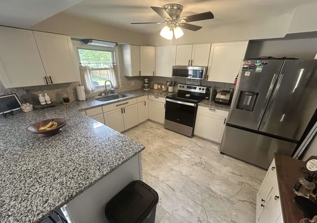 Photo 4 of Sale Pending at 906 N Hillcrest Rd, Vincennes, IN 47591 | MLS# 202633223 | Listing updated on 2026-09-28