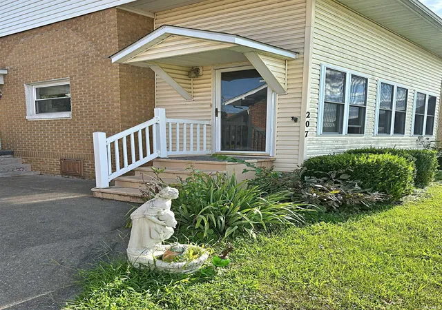 Photo 2 of Manufactured home for sale at 207 W Walnut St, Washington, IN 47501 | MLS# 202633227 | Listing updated on 2026-09-02