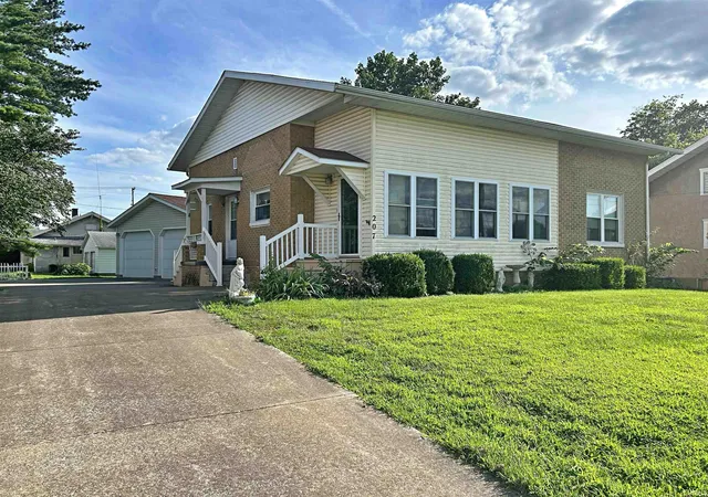 Photo 24 of Manufactured home for sale at 207 W Walnut St, Washington, IN 47501 | MLS# 202633227 | Listing updated on 2026-09-02