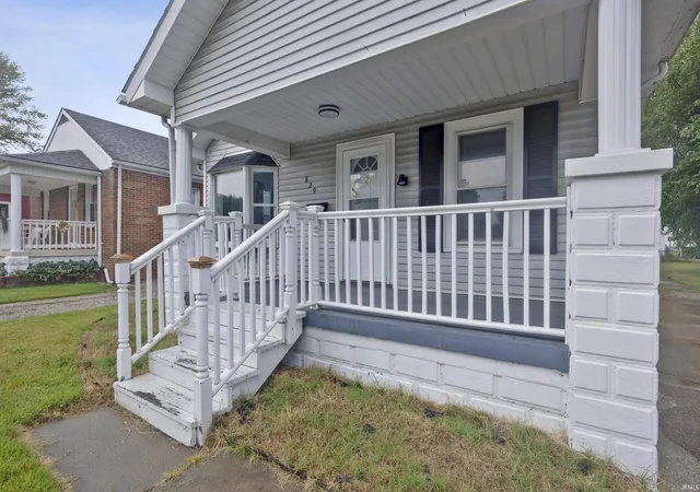 Photo 2 of Sale Pending at 829 Lohoff Ave, Evansville, IN 47710 | MLS# 202633234 | Listing updated on 2026-09-15
