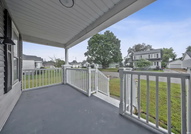 Photo 3 of Sale Pending at 829 Lohoff Ave, Evansville, IN 47710 | MLS# 202633234 | Listing updated on 2026-09-15