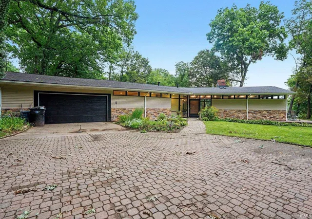 Photo 3 of Sale Pending at 1910 Ribourde Dr, South Bend, IN 46628 | MLS# 202633241 | Listing updated on 2026-09-18