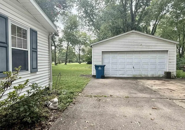 Photo 3 of Manufactured home for sale at 5101 Bassett Ave, Evansville, IN 47715 | MLS# 202633243 | Listing updated on 2026-09-01