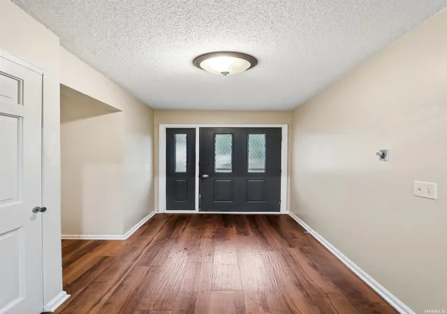 Photo 2 of Sale Pending at 2127 Skyhawk Dr, Fort Wayne, IN 46815 | MLS# 202633244 | Listing updated on 2026-08-30