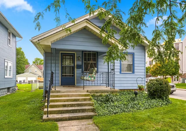 Photo 2 of Manufactured home for sale at 2021 Oakland St, Fort Wayne, IN 46808 | MLS# 202633255 | Listing updated on 2026-09-18