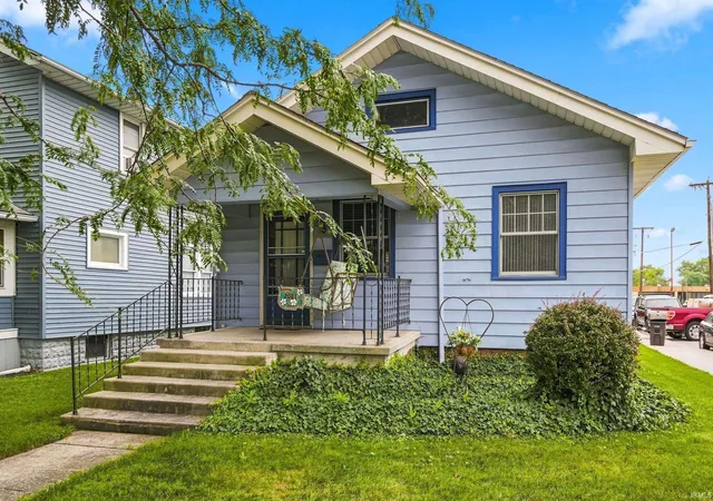 Photo 3 of Manufactured home for sale at 2021 Oakland St, Fort Wayne, IN 46808 | MLS# 202633255 | Listing updated on 2026-09-18